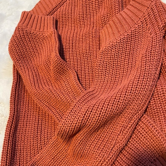 Knit Cold shoulder sweater - Picture 5 of 5